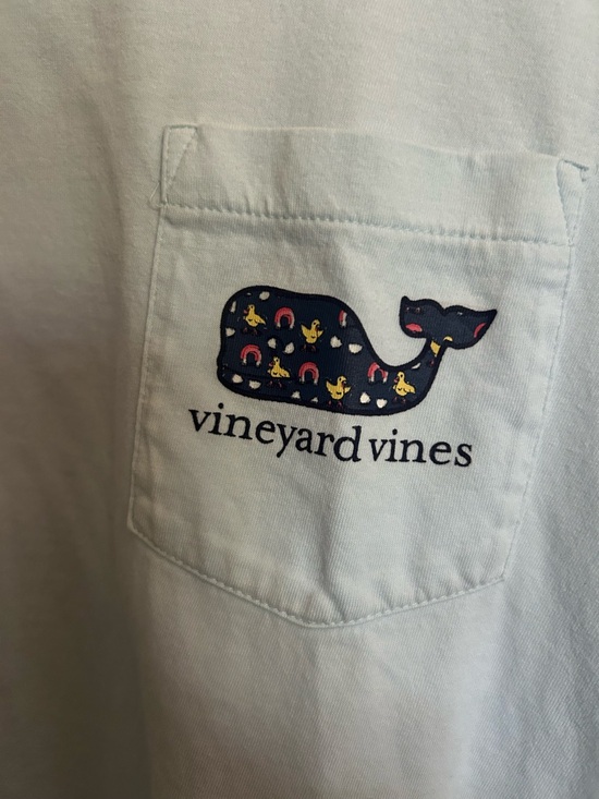 Vineyard Vines Other - Vineyard Vines Tee with Chick Magnet graphic Whale design. Adult small. LN